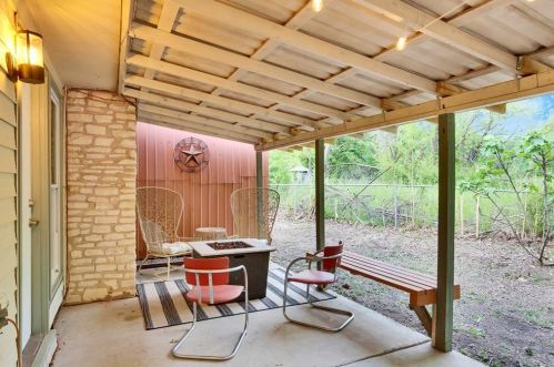8304 Beaver Brook Ln, Austin TX  78748-5422 exterior
