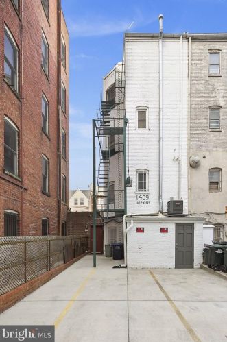 1409 Hopkins St, Washington DC 20036-5922 exterior