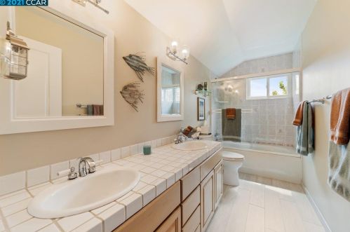 907 Hastings Dr, Concord CA 94518-3821 exterior