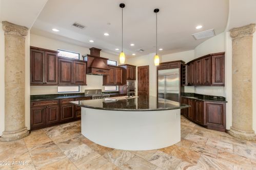 7843 3rd Way, Phoenix, AZ 85020-4052