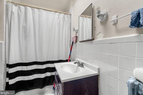 7016 Limekiln Pike, Philadelphia PA 19138-3130 exterior