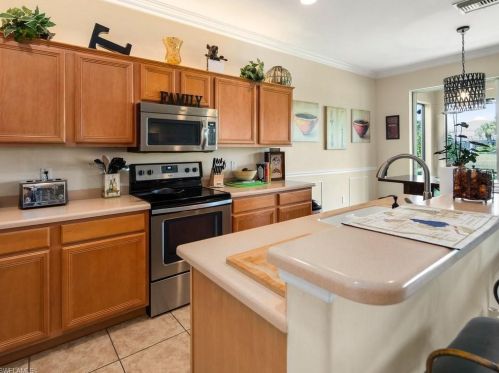 2161 Fairmont Ln, Naples FL 34120-4576 exterior