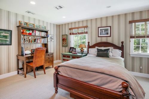 38 Long Pond Rd, Armonk NY 10504-2625 exterior