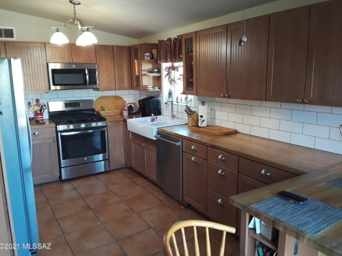 8854 Appomattox St, Tucson AZ 85710-2925 exterior