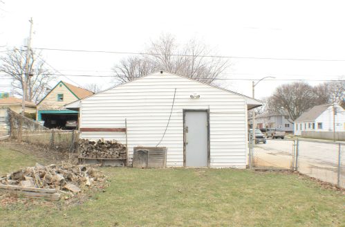 172 61, Milwaukee WI 53214-1811 exterior