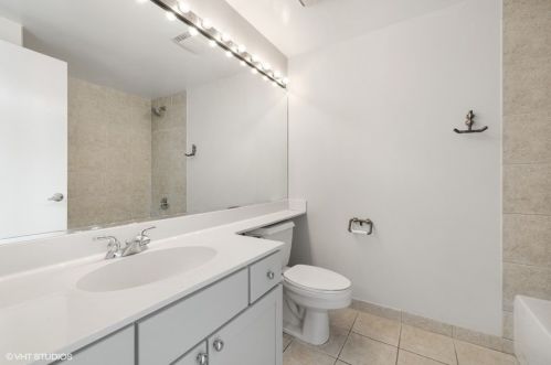 758 Larrabee St, Chicago IL  60654-6445 exterior