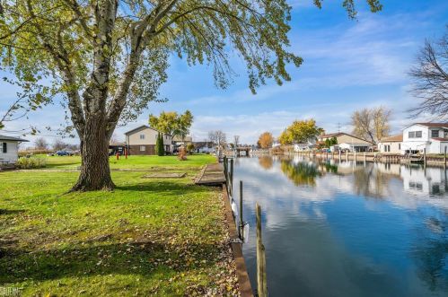 6334 Marina Dr, Algonac MI 48001-4212 exterior