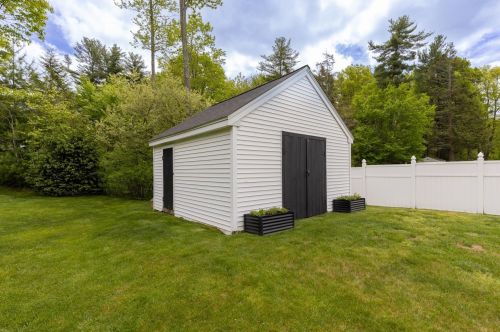 22 Greenleaf Dr, Seabrook NH 03874-4045 exterior