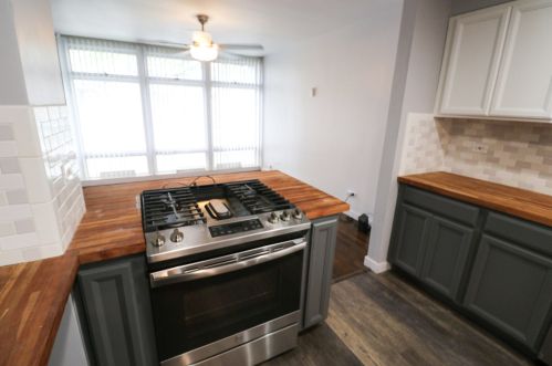 6500 Eberhart Ave, Chicago IL 60637-3206 exterior