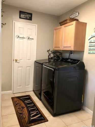 2 Leroy Ct, Commack NY  11725-1703 exterior