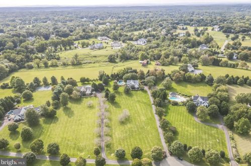 13606 Mt Prospect Dr, Rockville MD 20850-3510 exterior