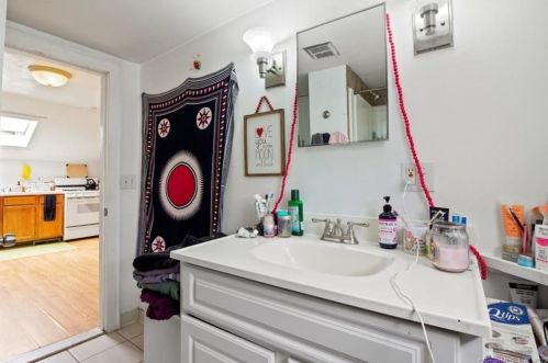 142 East St, Wallingford CT 06492-4006 exterior