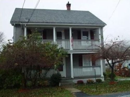 10 Maple Ave, Ware, MA 01082-1566