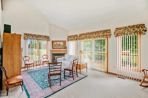 45985 Mdw Cir, Macomb Township MI 48044-3936 exterior