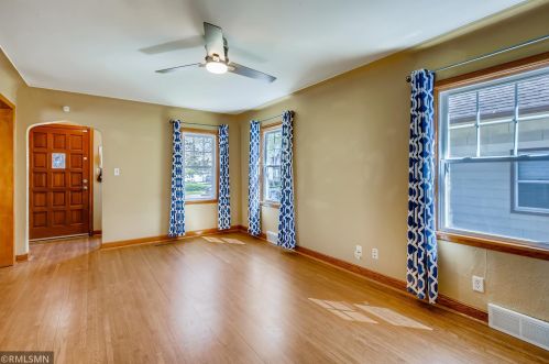 1051 Cumberland St, Saint Paul MN 55117-4870 exterior