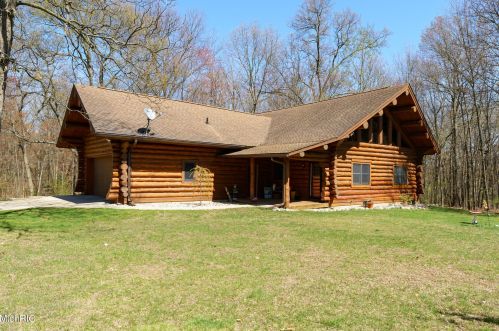 8969 6th St, Kalamazoo, MI 49009-9721