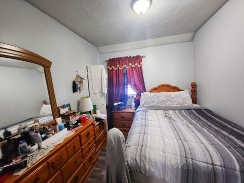 39 Vandewater St, Providence RI 02908-1623 exterior