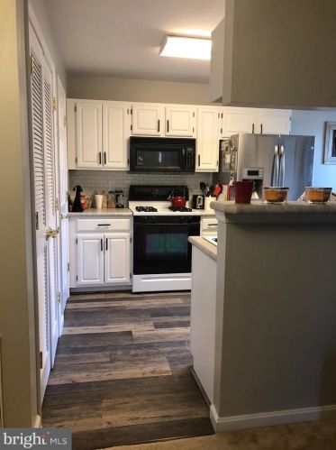 100 Cardinal Ln, Hummelstown PA  17036-8755 exterior