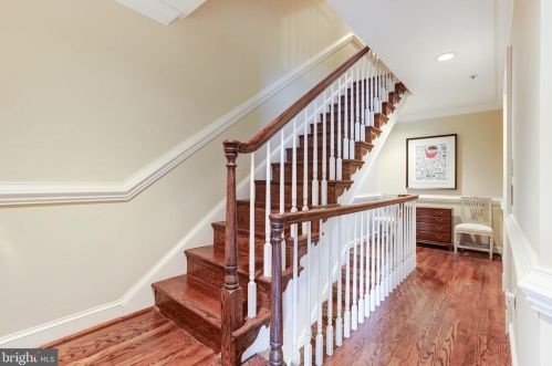 11 Wilkes St, Alexandria VA 22314-3856 exterior