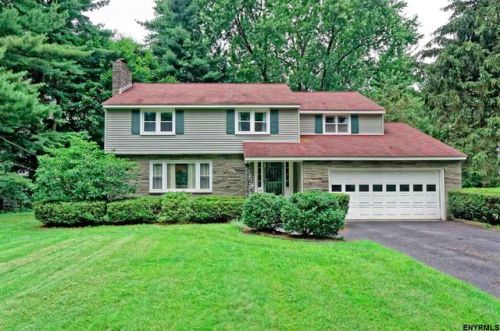 1055 Merlin Dr, Schenectady NY  12309-1633 exterior