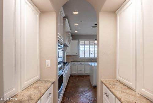 3931 Crst Ln, Phoenix AZ 85027-1602 exterior