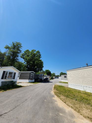 17 Elizabeth Dr, Concord NH  03303-1151 exterior