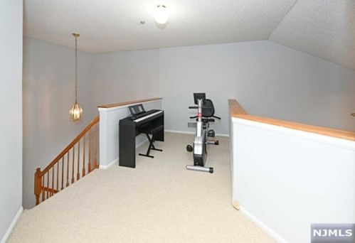 1422 York St, Mahwah NJ 07430-3268 exterior