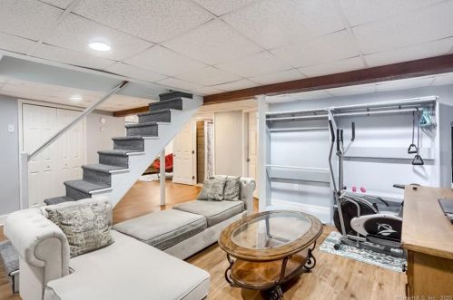 567 Main St, Hartford CT 06109-1839 exterior