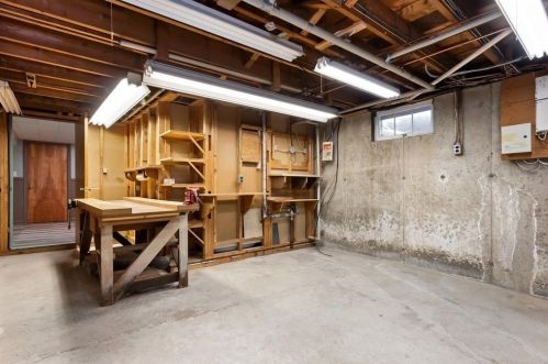 165 Chadwick St, North Andover MA 01845-1705 exterior