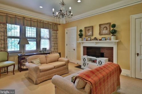 455 Chestnut Hill Ave, Philadelphia PA 19118-2712 exterior