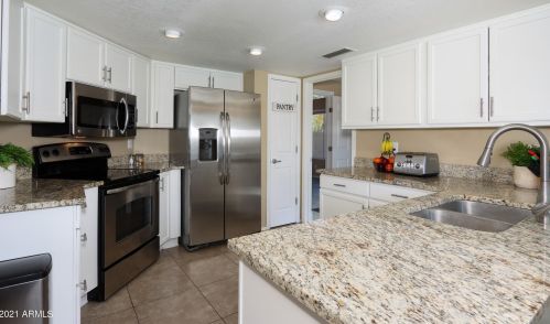 4331 Amberwood Dr, Phoenix AZ 85045-4209 exterior