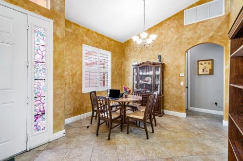 386 Dalton Cir, Fort Pierce FL 34953-5850 exterior