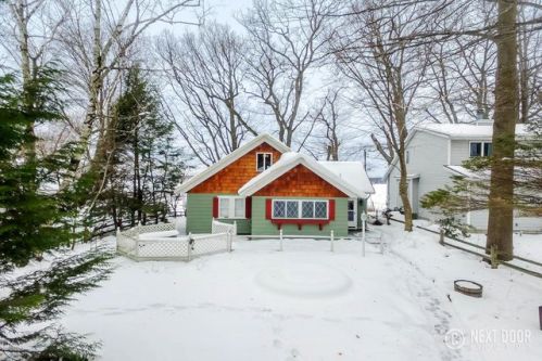 1632 Collier Dr, Sylvan Beach, MI 49461-1900