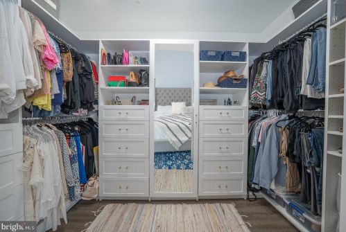 328 Lemonte St, Philadelphia PA 19128-4520 exterior