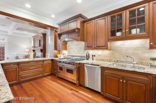 1325 Melrose St, Chicago IL 60618-5847 exterior