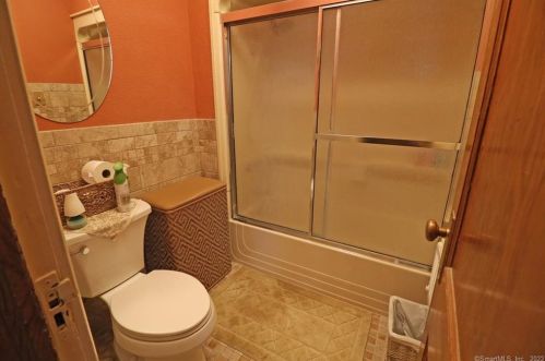 235 Oak St, New Britain CT 06051-1219 exterior