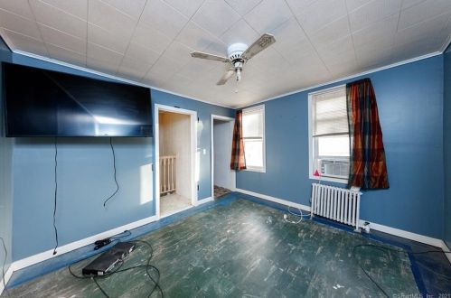 104 St, Killingly CT 06239-1927 exterior