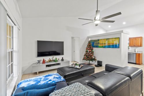 1808 Fears Ave, Fort Pierce FL  34953-4526 exterior