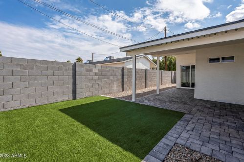 5039 18 Ave, Phoenix AZ 85015-6121 exterior