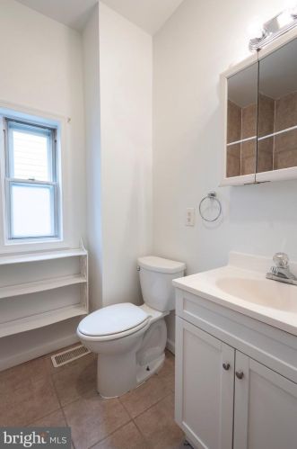 1321 18 St, Philadelphia PA 19146-4701 exterior