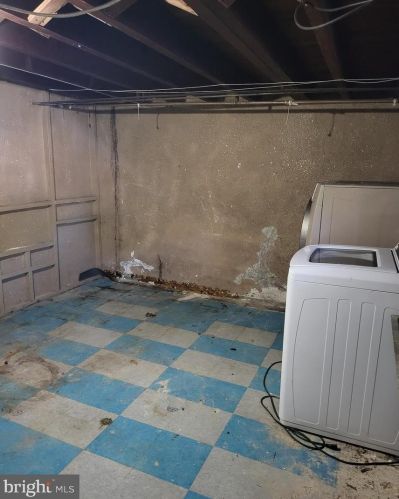 120 Spg Vly Rd, Darby PA exterior