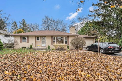 32 Lakeside Dr, Grand Rapids, MI 49503-3810