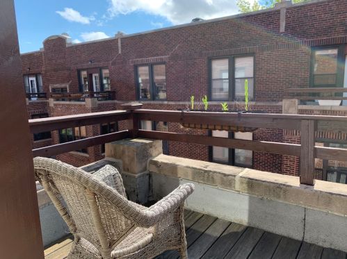 737 Cornelia Ave, Chicago IL 60657-2418 exterior