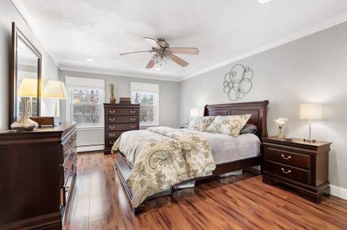 31 Candlestick Rd, North Andover MA 01845-3235 exterior