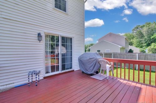 13 Gaylord Rd, Windsor Locks CT 06096-2815 exterior