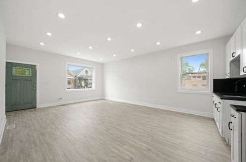 323 Homan Ave, Chicago IL 60655-3509 exterior