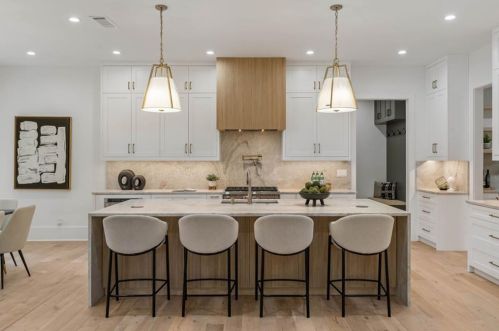 3918 Flowerland Dr, Atlanta GA  30319-1806 exterior