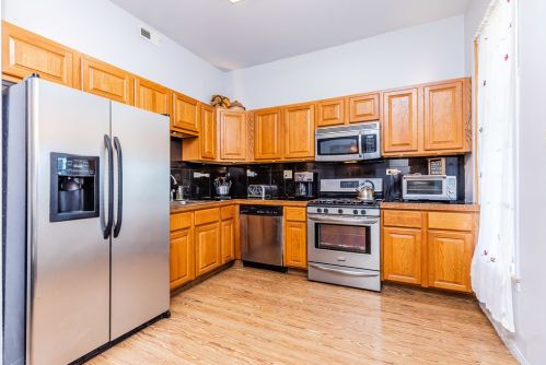 3161 Monroe St, Chicago IL 60624-2545 exterior