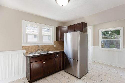 818 Dickinson St, Grand Rapids MI 49507-2042 exterior