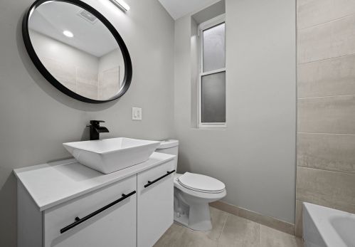 1933 Ohio St, Chicago IL 60624-1047 exterior